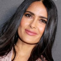 ¿Se puede ser tan...? Salma Hayek impresiona con esta postal. ¡Cuidado!