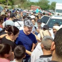 Y en Tapalcatepec lo reciben con mariachis (Video)
