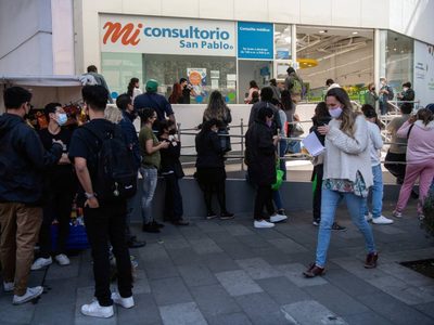 Los consultorios adyacentes a las farmacias son ilegales