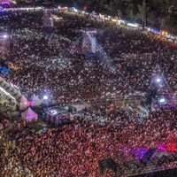 Noche inolvidable en la Confluencia: Luck Ra, "sillas voladoras" y una multitud récord