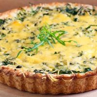 Aprovechá que la espinaca está barata: la receta de tarta más rica, crocante y fácil de preparar en casa