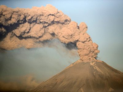 Alerta máxima en México tras la erupción del volcán Popocatépetl