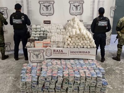 Encuentran fentanilo, heroína y metanfetaminas con valor de 14.7 mdd en envases de jugo