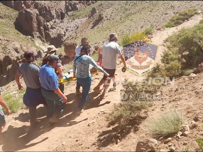 Policías de Varvarco rescataron a una turista lesionada en el sector de Los Tachos