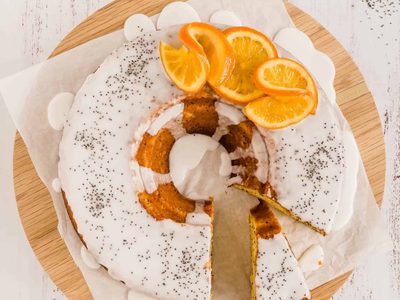 Torta de naranja con semillas de amapola versión fit: tan suave como manteca y muy rica
