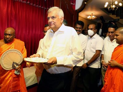 El primer ministro de Sri Lanka toma posesión como presidente interino tras la dimisión de Rajapaksa