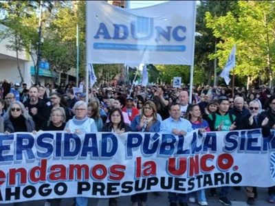 La UNCO en alerta: sin diálogo con el Gobierno, los sindicatos escalan el conflicto universitario