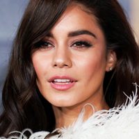 ¿Demasiado? Vanessa Hudgens te enseña su abertura y te elevará la temperatura ¡Pícara!