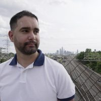 Jóvenes latinos gay ven un porcentaje creciente de nuevos casos de VIH en EU
