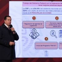 Ricardo Mejía Berdeja presenta las regulaciones al futbol mexicano