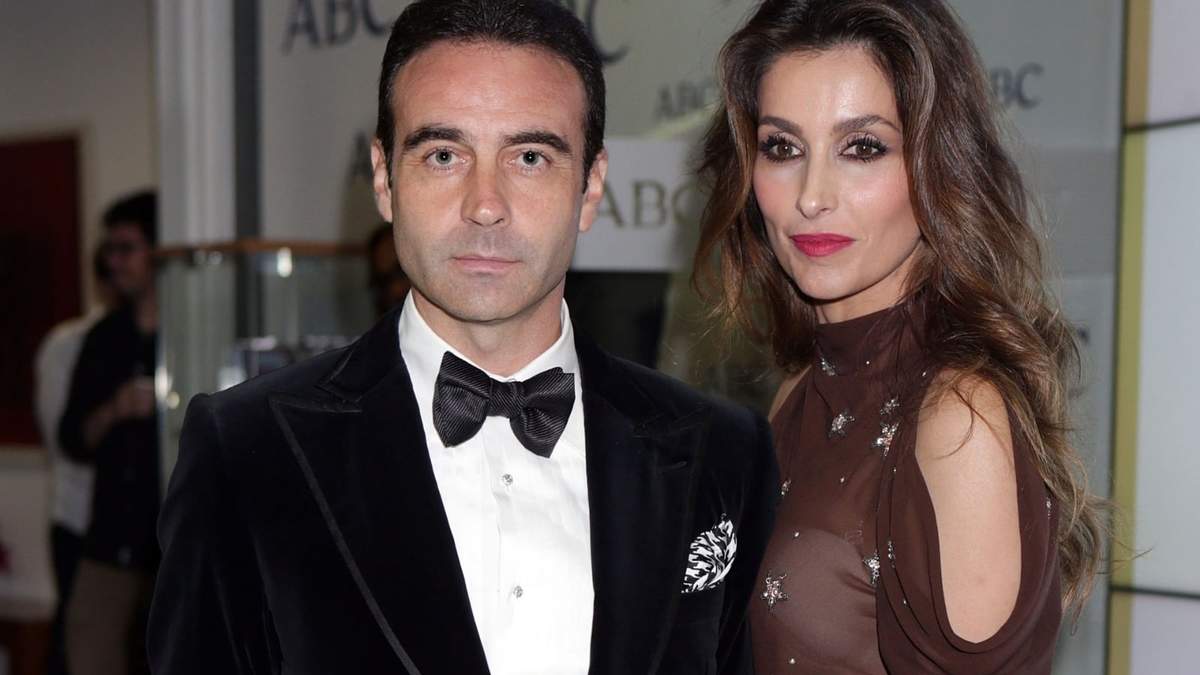 Enrique Ponce y Paloma Cuevas. Fuente: (Instagram).