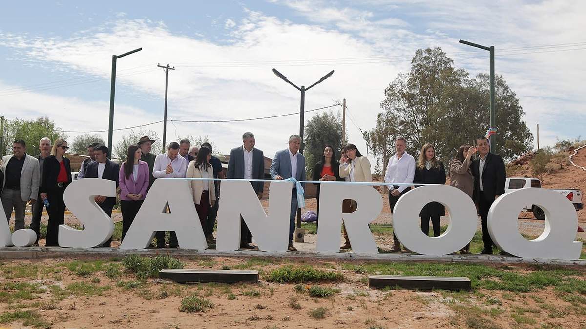 El gobernador en Aguada San Roque. Fuente: (Neuquén Informa)