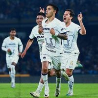 Pumas vence 2-1 al América en el estadio Olímpico Universitario (Videos)