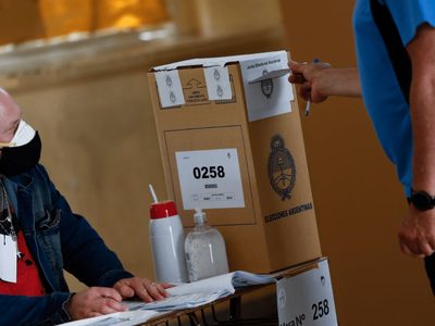 Un técnico de fútbol fue presentado para encabezar la lista del MID en CABA de cara a las próximas elecciones