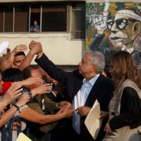 'Sin beca no hubiera podido estudiar”: AMLO en Tlatelolco al entregar becas universitarias
