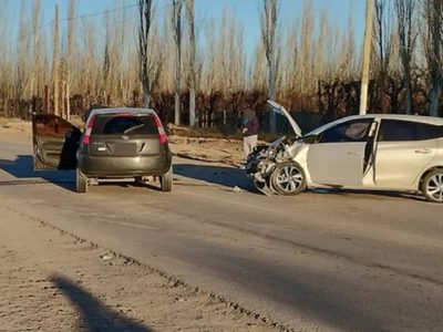 Cipolletti: choque entre dos autos en la Ruta Provincial 65