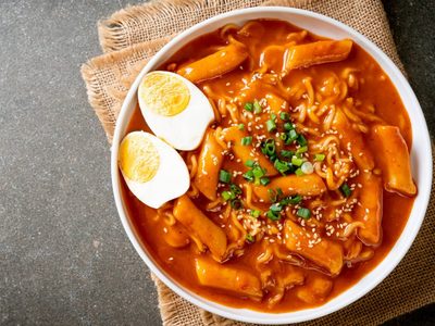 Muy fácil de hacer: Tteokbokki, la comida coreana que todo fan de los K-Dramas debe probar