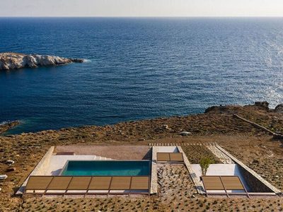 Construyen una vivienda en una particular zona de una isla de Grecia