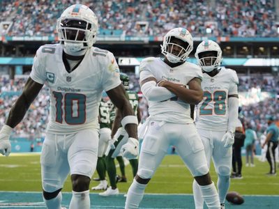 Jonnu Smith le da a los Dolphins la victoria en tiempo extra por 32-26 sobre los Jets