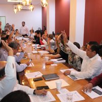 Colima: En acalorada sesión, diputados quitan a la FEC el 'monopolio” de descuento al transporte (Video)