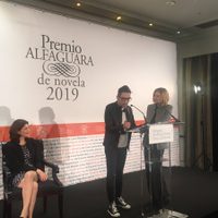 El argentino Patricio Pron gana premio Alfaguara por "Mañana tendremos otros nombres"