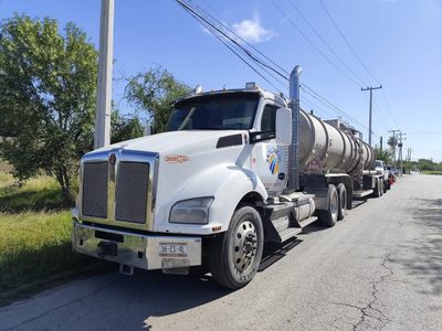 Aseguran pipas con 30 mil litros de combustible ilegal que entró de EU a Coahuila