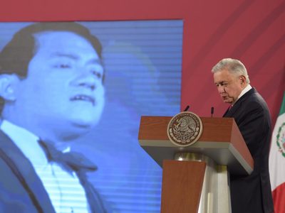 Tras lamentar muerte de Manzanero, AMLO interrumpe conferencia mañanera