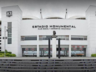 Cae techo sobre aficionados del estadio Monumental en Chile; hay heridos