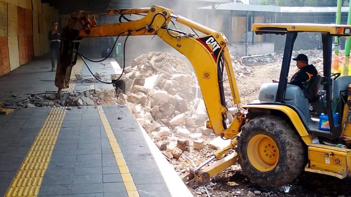 Trabajos de ampliación en la Terminal Tasqueña del Tren Ligero en la CDMX