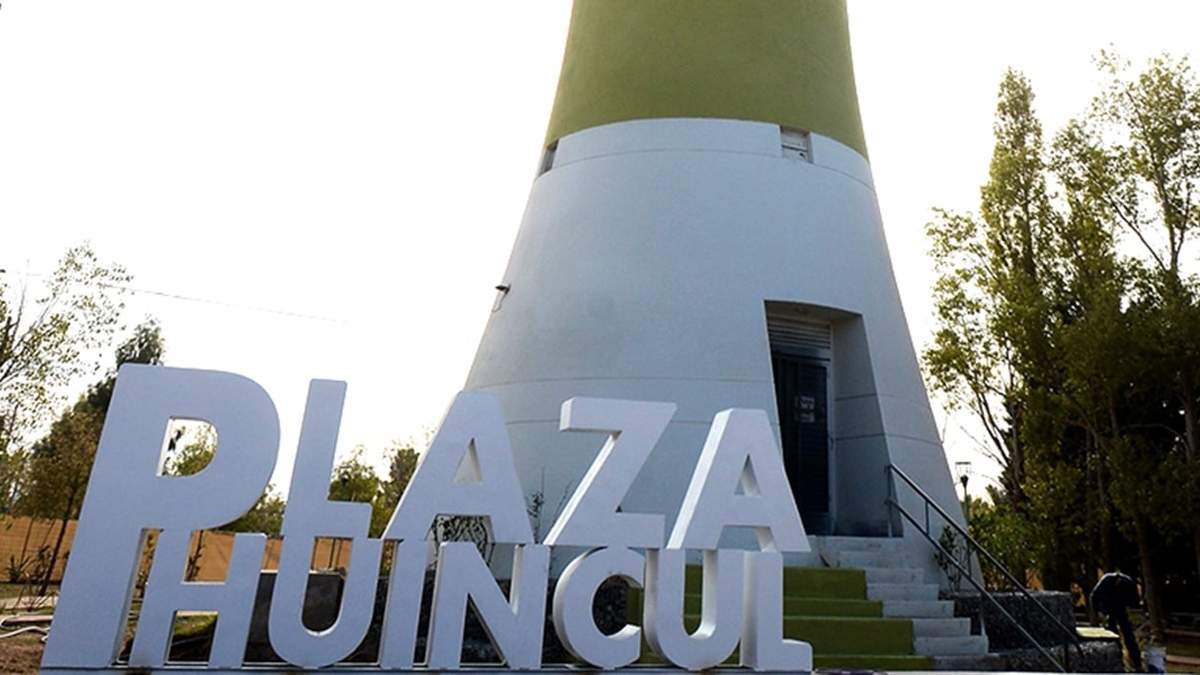 Hombre detenido en Plaza Huincul. Fuente: (Facebook)