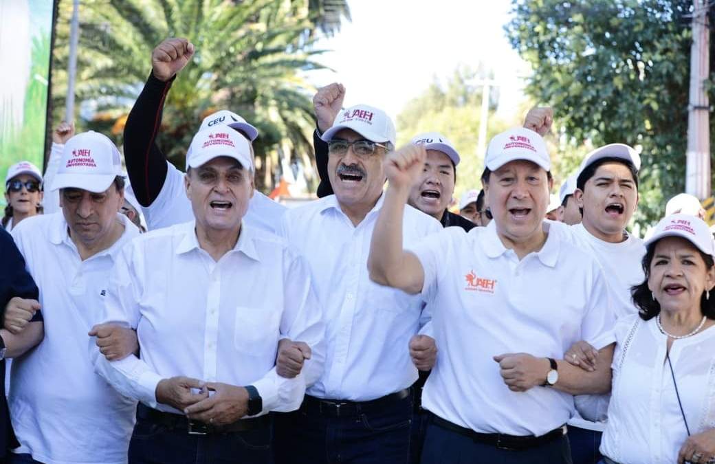 Gerardo Sosa Castelán en marcha de la autonomía de la UAEH