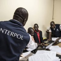 Interpol emite alerta naranja por probable robo o falsificación de vacunas contra covid-19