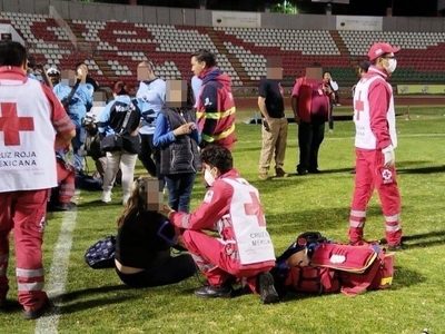 Batalla campal entre aficionados de Zacatecas y Tamaulipas deja 7 lesionados (Video)