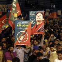 El excampeón de cricket, Imran Khan, se proclama ganador de la elección en Paquistán