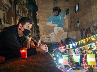 Nápoles sin consuelo: el luto de una ciudad que amará por siempre al Diego