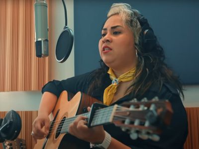 Vivir Quintana dedica himno feminista a la próxima “Compañera presidenta”