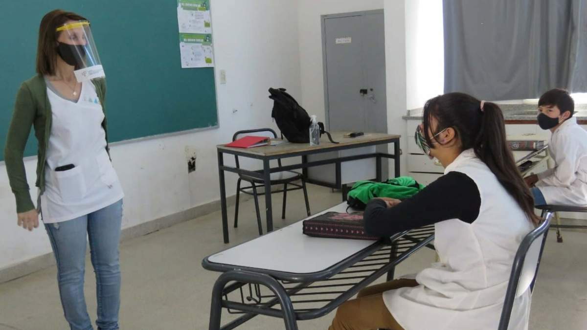 A la espera de las clases presenciales. Fuente: (Twitter)