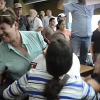 Ciudadanos toman tribuna y echan abajo blindaje de César Duarte