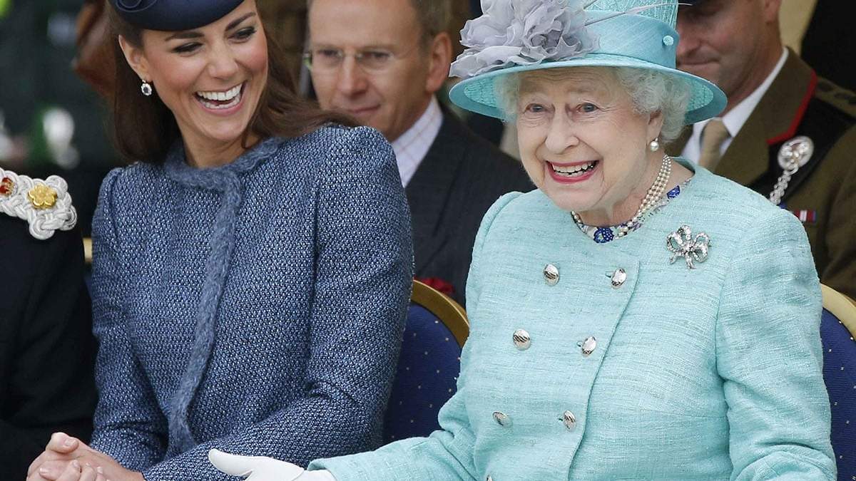 La Reina Isabel II y Kate Middleton. Fuente: (Instagram)