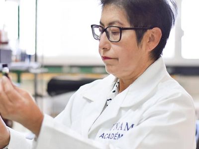 Investigadores de la UNAM logran descontaminar agua y recuperar petróleo con nanotecnología