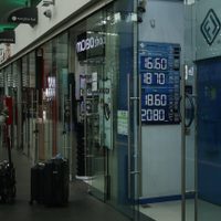 Peso se fortalece frente al dólar y expectativa de la decisión de la Fed