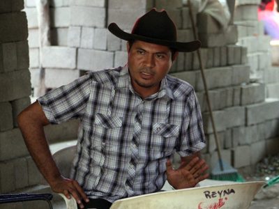 Atacan a balazos en Acapulco a líder opositor de la presa La Parota