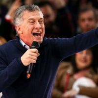 "¡Ladrón!¿No te da vergüenza?": escracharon a Mauricio Macri mientras viajaba en primera clase
