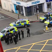 Abaten a hombre que apuñaló a varias personas en 'incidente terrorista” en Londres