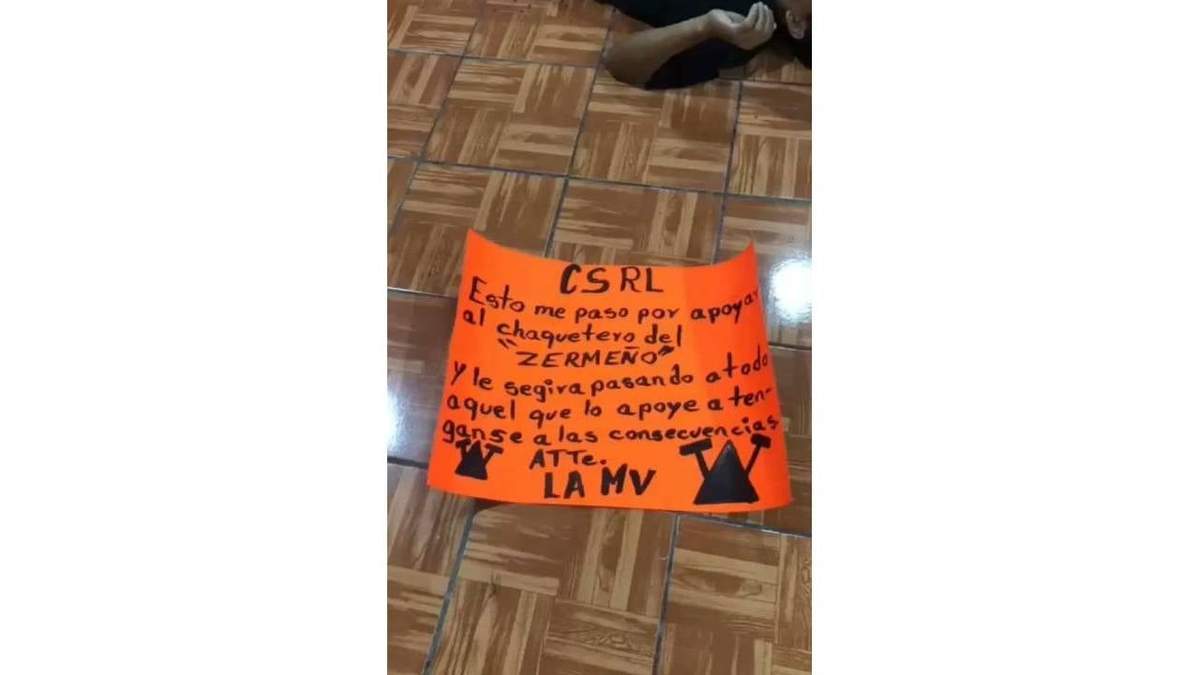 Un mensaje dejado por presuntos miembros del cártel Santa Rosa de Lima en el bar donde 10 personas fueron acribilladas el miércoles