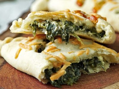 En pocos minutos y así de fácil, hacete este calzone exprés de verduras y resolvé tu almuerzo