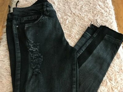 Recuperá el color original de tu jean negro favorito con este trucazo y dejalo como nuevo