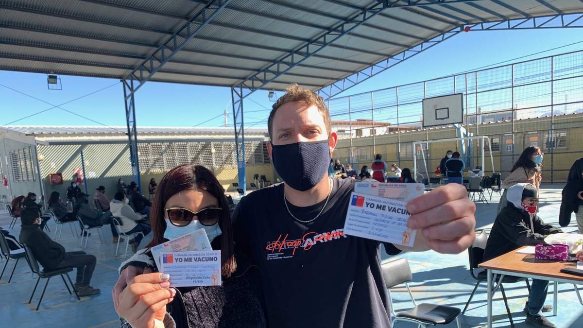 Jóvenes vacunados contra el coronavirus en Chile. Fuente: (Twitter)