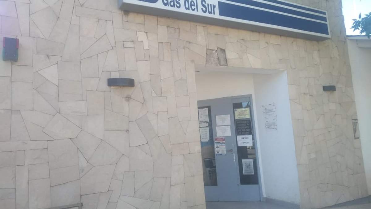 Oficinas de Camuzzi ubicadas en pleno centro de Zapala. Fuente: (Daniel Signorile)