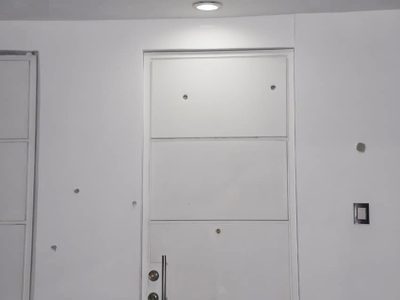 Balean casa de candidato de Morena a la alcaldía de Tlalnepantla
